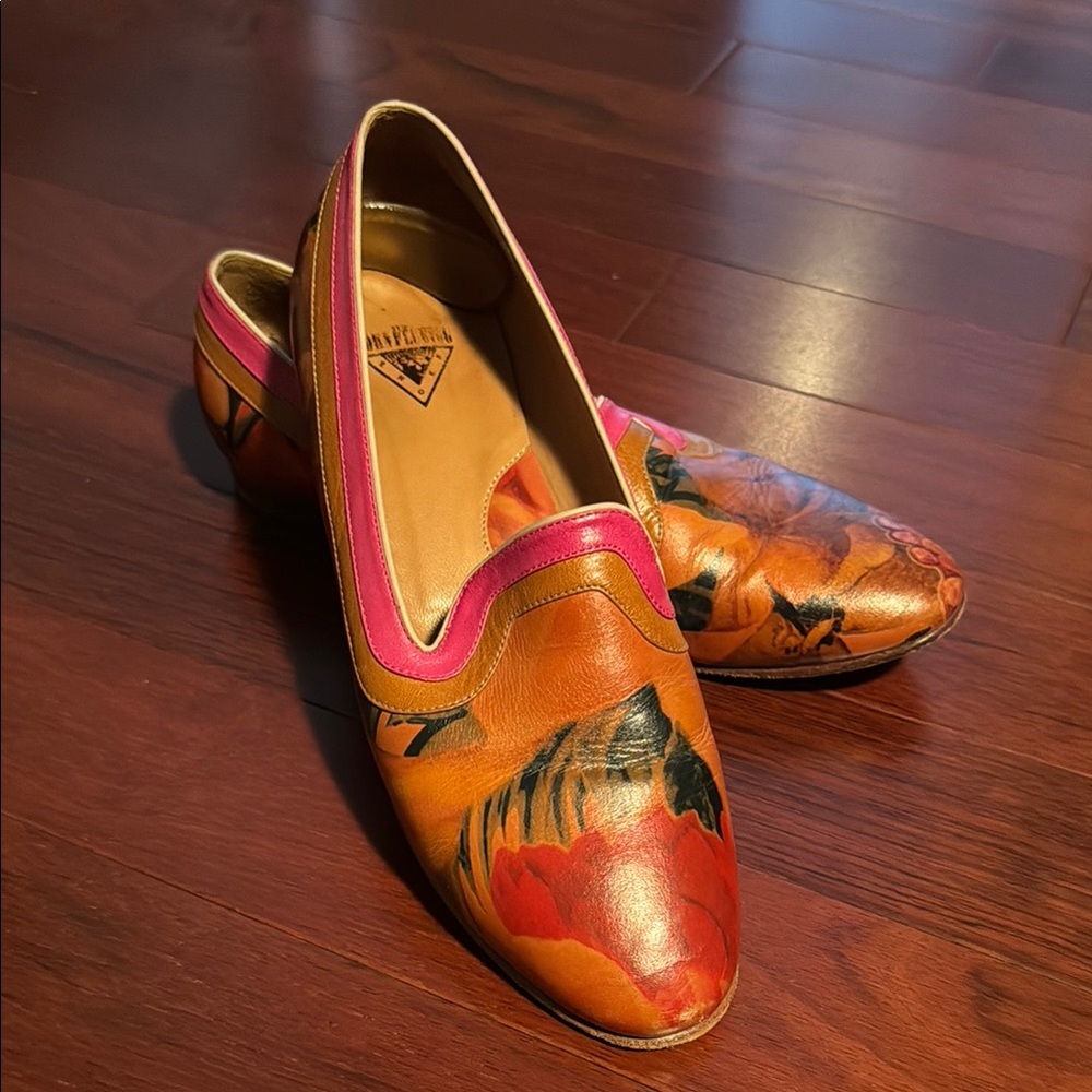 JOHN FLUEVOG 8.5 hand painted floral peru exceed expectations Elegant Flats shoe